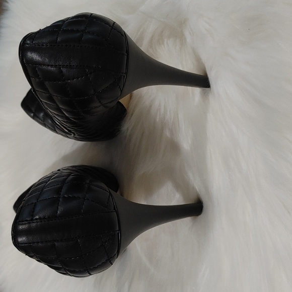 BCBG Pumps 6 - Picture 3 of 6